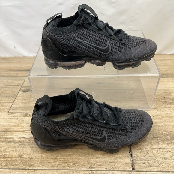 Nike woman’s Vapormax 2021 FK Flyknit Sneaker Triple Black size 5 Y Women’s 6.5 - Picture 2 of 10